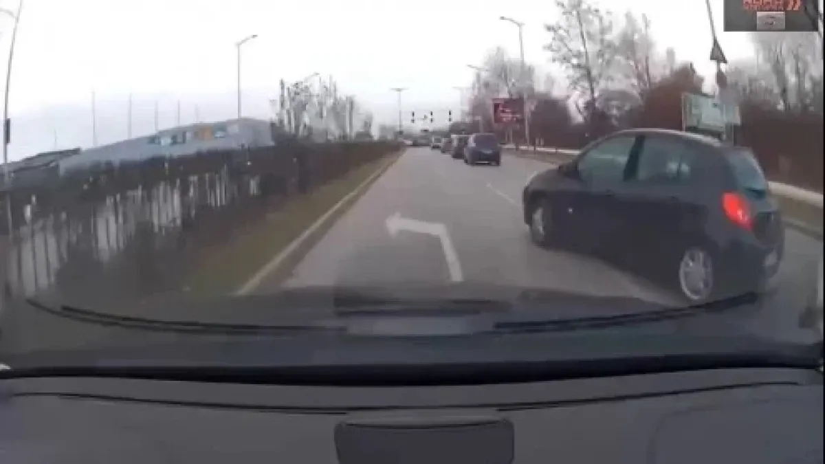 Самоубийствена маневра на джигит изправи косите на цяла България ВИДЕО