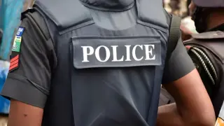 Хванаха певец с отсечена глава на момиче в чанта СНИМКА