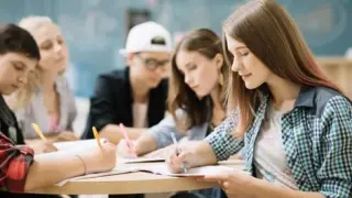 Става страшно: Учениците не спират да използват...