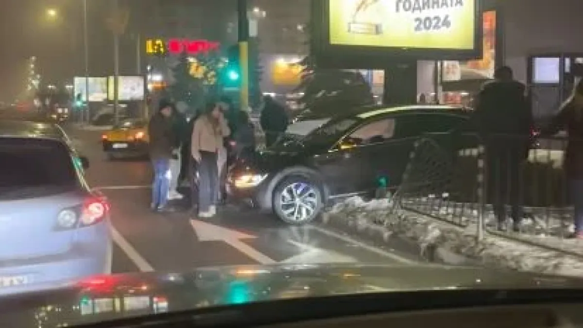 Зрелищна катастрофа на бул. "България" в София СНИМКА
