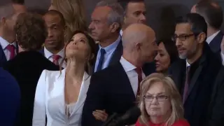 Жената на Безос лъсна по бельо на инаугурацията на Тръмп СНИМКИ