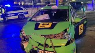 Първо в БЛИЦ! Брутална катастрофа с 5 коли в центъра на София, политици са сред участниците СНИМКИ