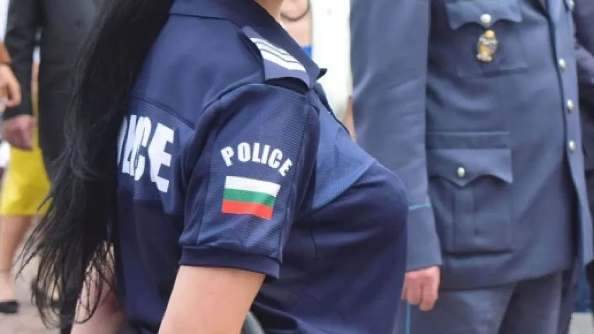Наша полицайка спаси от мъките Адам и Джон в напечена ситуация на АМ "Тракия"
