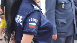 Наша полицайка спаси от мъките Адам и Джон в напечена ситуация на АМ "Тракия"