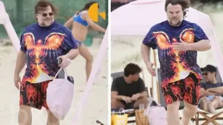 Известен актьор спретна шега на натрапчив папарак на плажа ВИДЕО