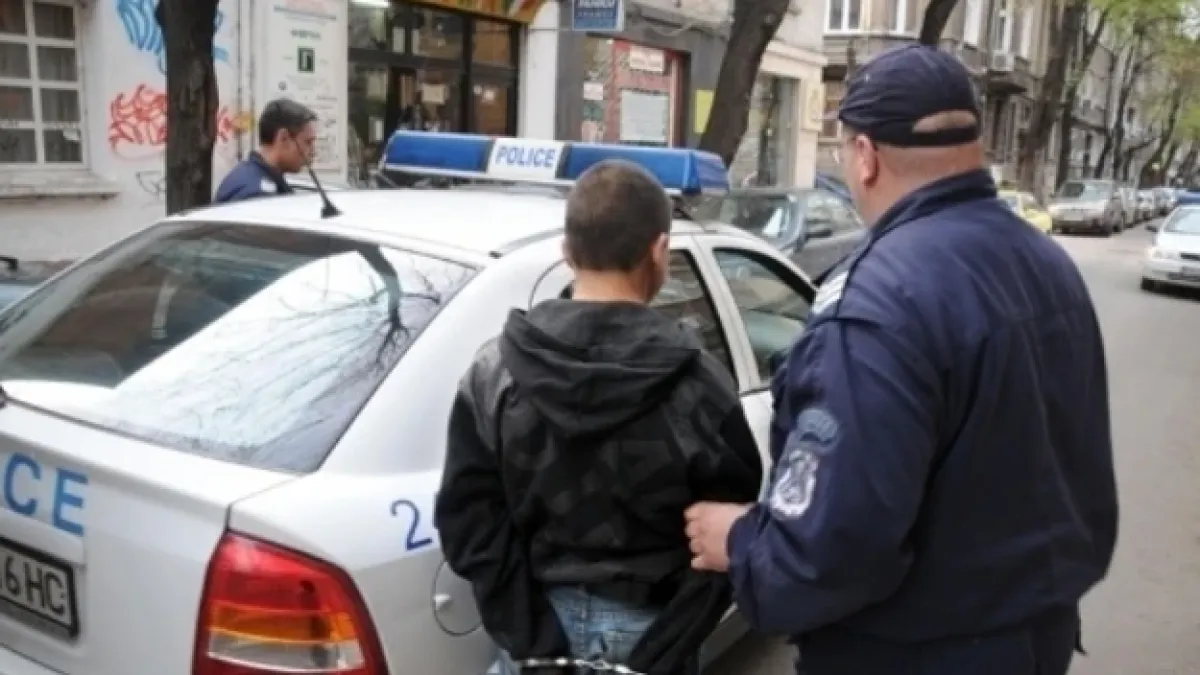 Екшън в наше училище: Полицията нахлу и арестува...