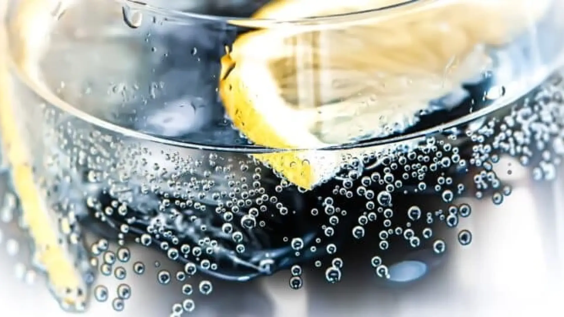 Учени ни съсипаха: Пили сте досега газирана вода напразно 