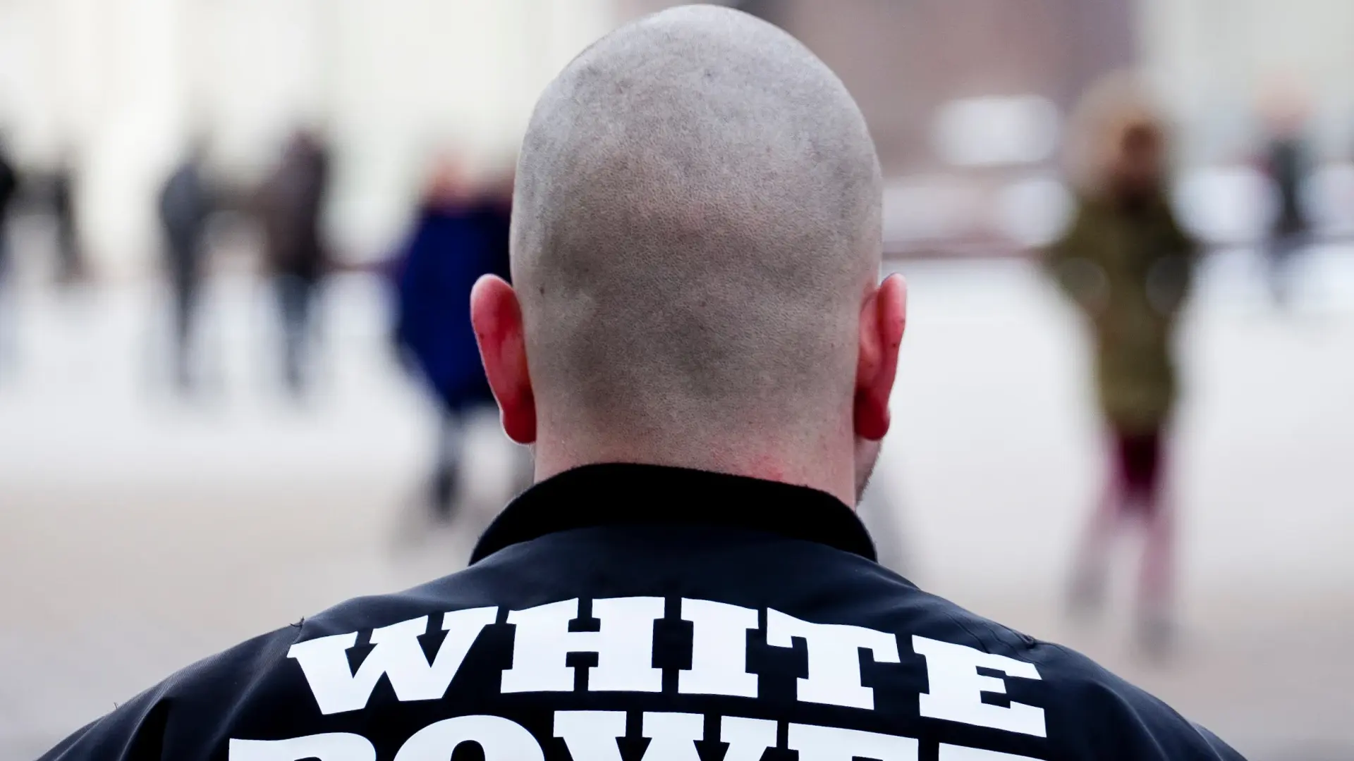 Завръщат ли се? Сърцето на Европа трепери от скока в броя на скинарите