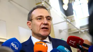 Гуцанов: Правителството се държи като туроператорска компания