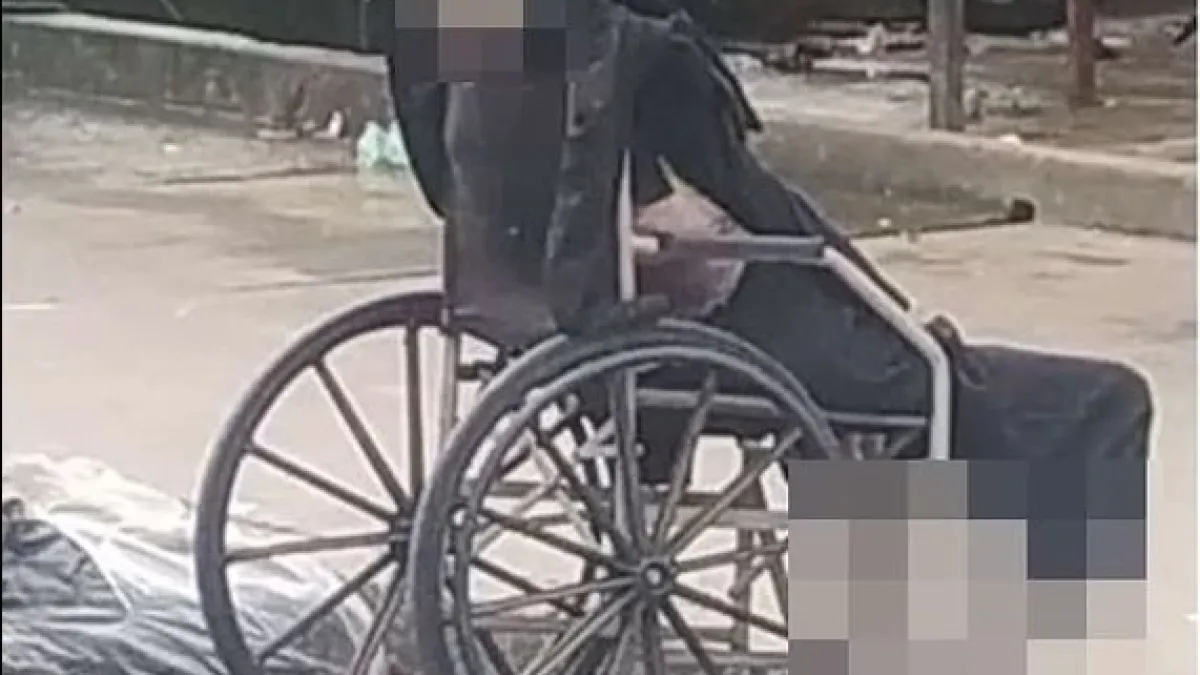 Потрес: Мъж разкарва по улиците трупа на 100-г. си майка в инвалиден стол ВИДЕО 18+