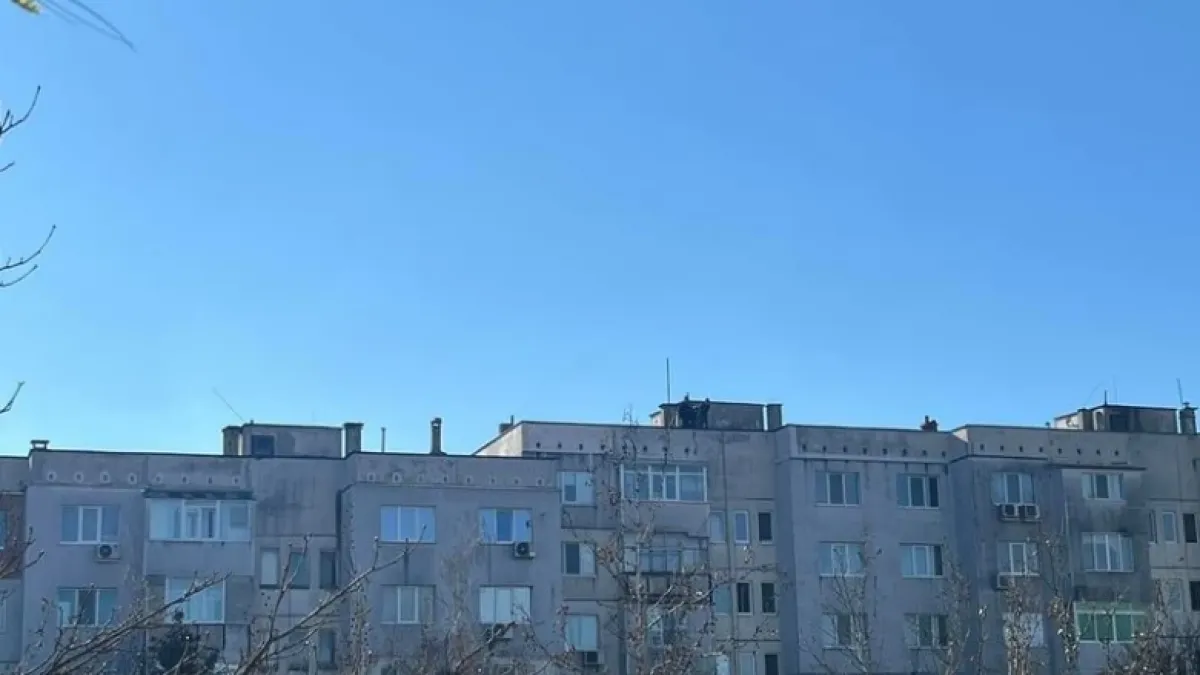 Търновка погледна към покрива на блок и изтръпна СНИМКИ
