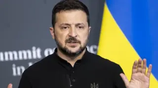Зеленски изпрати командващия сухопътните сили на ВСУ в най-тежкото направление на фронта