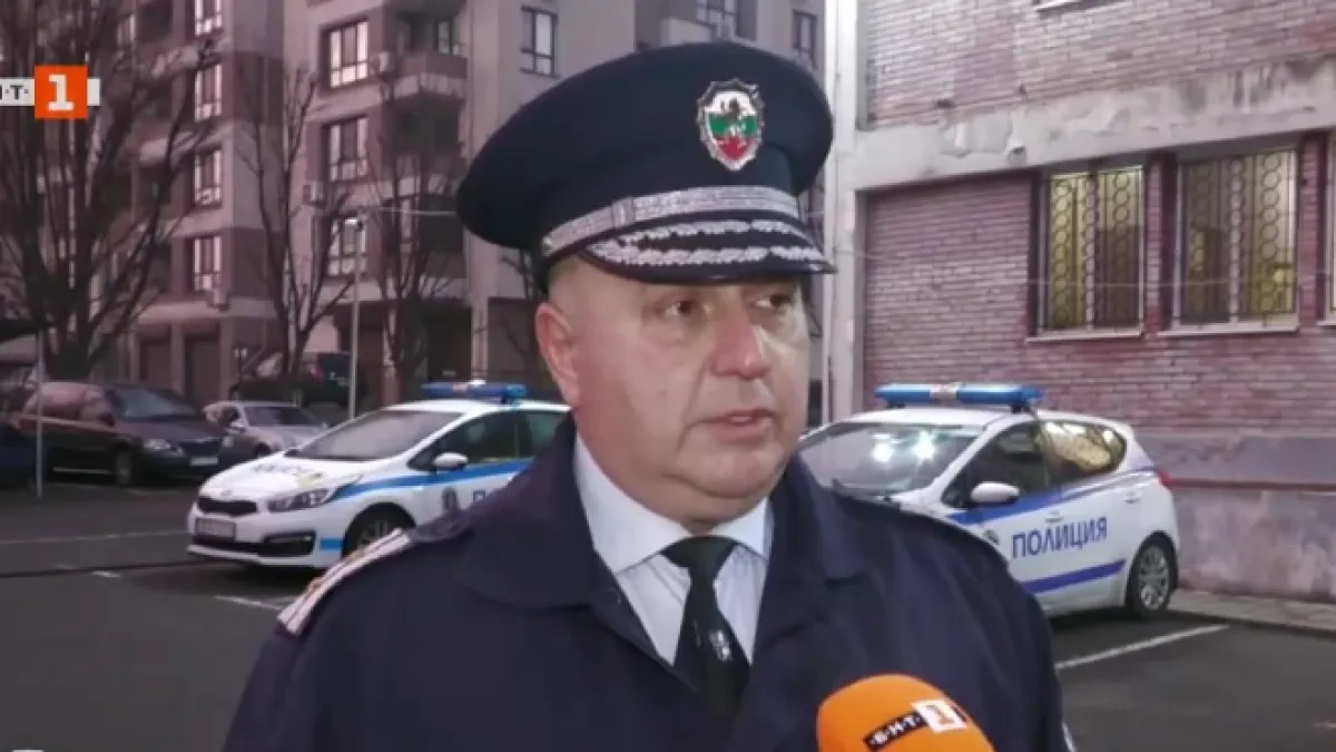 Нови разкрития за свирепото момичешко меле в бургаски мол, а безучастният охранител...