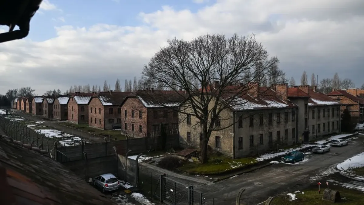 Почит към жертвите на Холокоста, 50 оцелели се завръщат в "Аушвиц" 