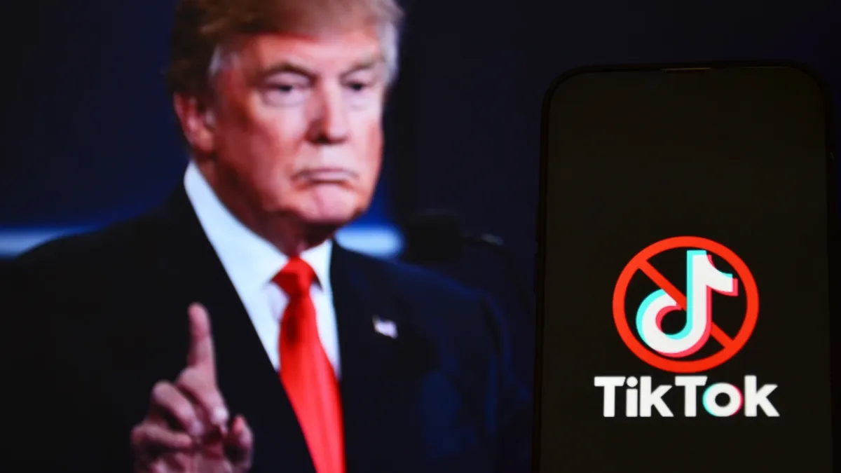 Свирепа битка за TikTok: ето кои потриват ръце за мегасделката СНИМКИ