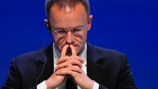 Сиярто се подигра със санкциите на ЕС срещу Русия