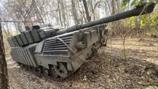 Украински танк Leopard 1 издържа повече от 10 удара ВИДЕО