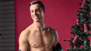 Филип Буков се изложи в ефир: Съблече се в ефир и си показа...