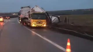 Адско меле в ранни зори на това място до София, зрелищни СНИМКИ
