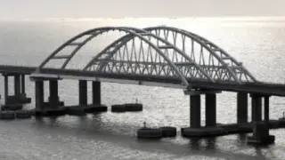 Русия засили отбраната на Кримския мост, полковник от ВМС разкри детайли