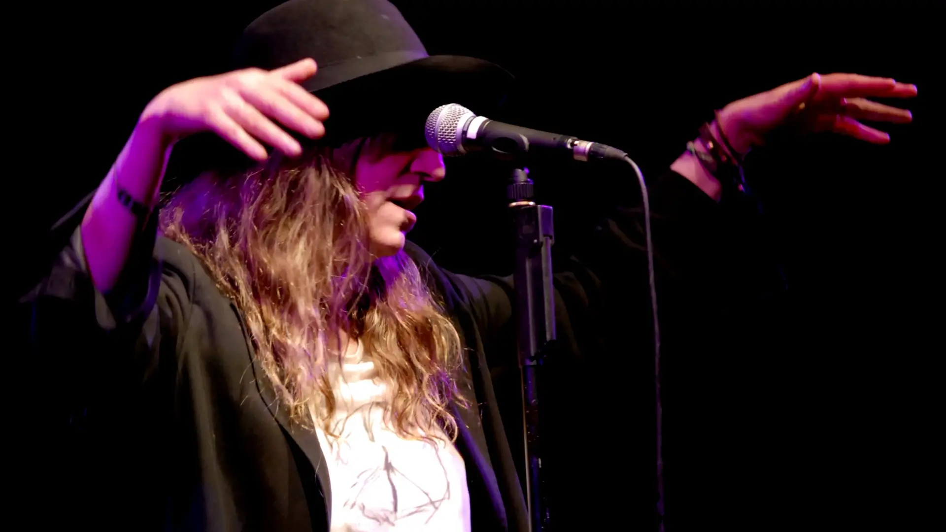 Ужасяващ инцидент с музикална легенда на сцената