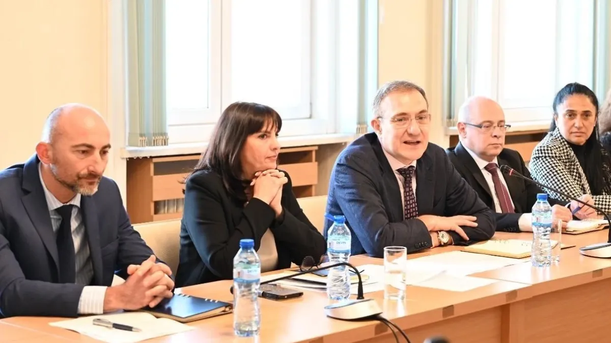 Министър Гуцанов пред НСОРБ: Ще положим всички усилия нито един човек да не остане без необходимата подкрепа