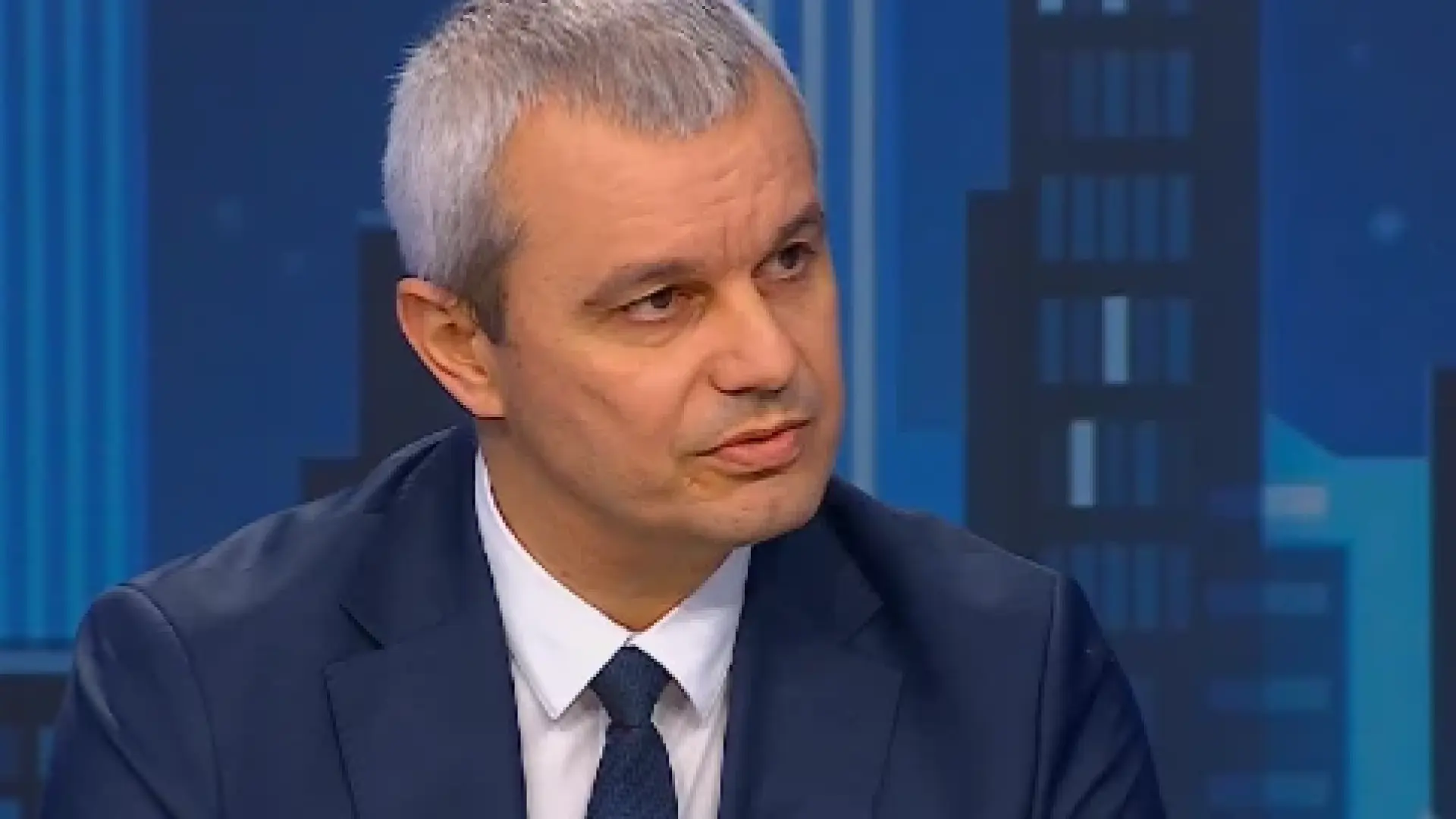 Костадинов нарече еврозоната "пирамида"и заговори за 74 млрд. лв готови за харчене  