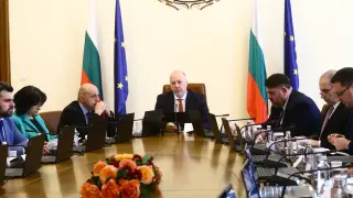 Властта решава за парите на държавата