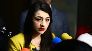 Фотобомба! Спипаха Лена да си прави селфи с прасето пред...