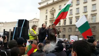 Балканите горят, а ние чакаме: Народ ли сме или зрители?