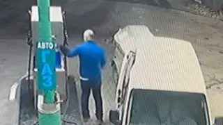 Голяма излагация! Хванаха шофьор в грозна издънка на бензиностанция ВИДЕО
