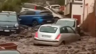 Водата вече погълна Сицилия, зловещи ВИДЕА запечатаха апокалипсиса