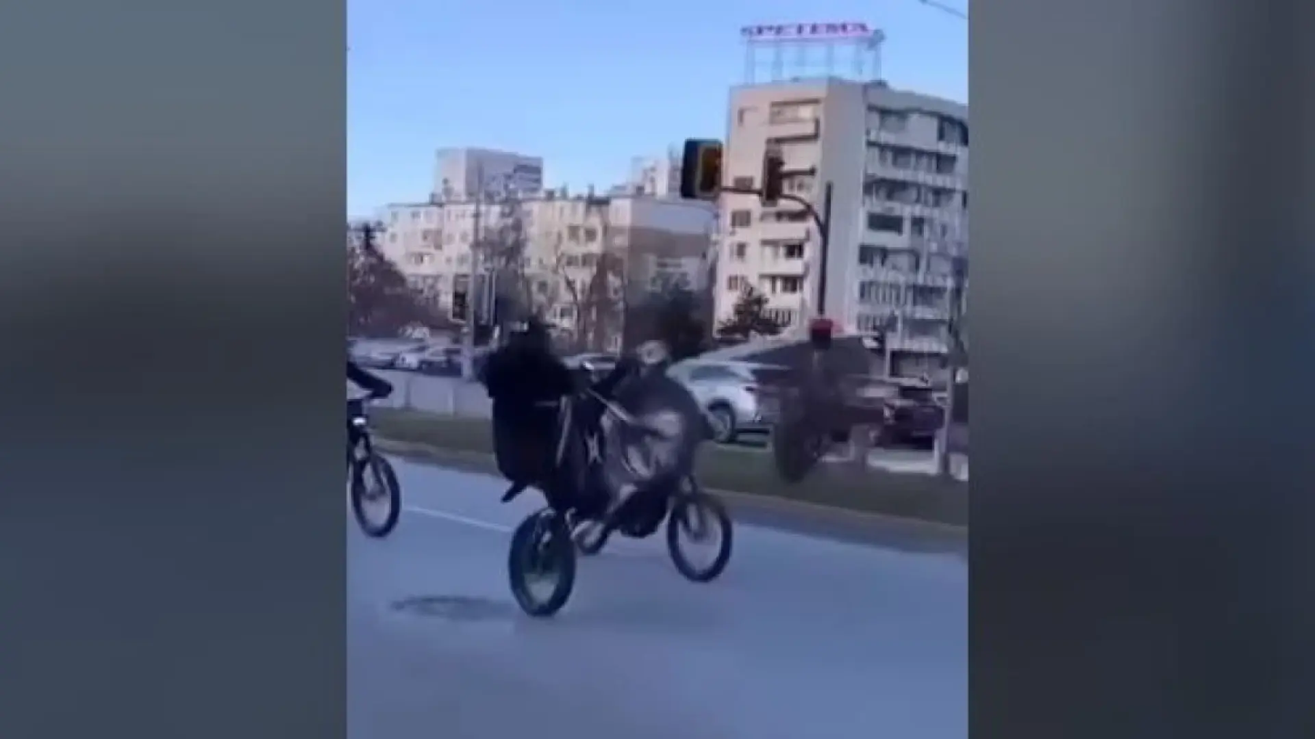 Младежи изправиха косите на столичани с безразсъдна изцепка ВИДЕО 