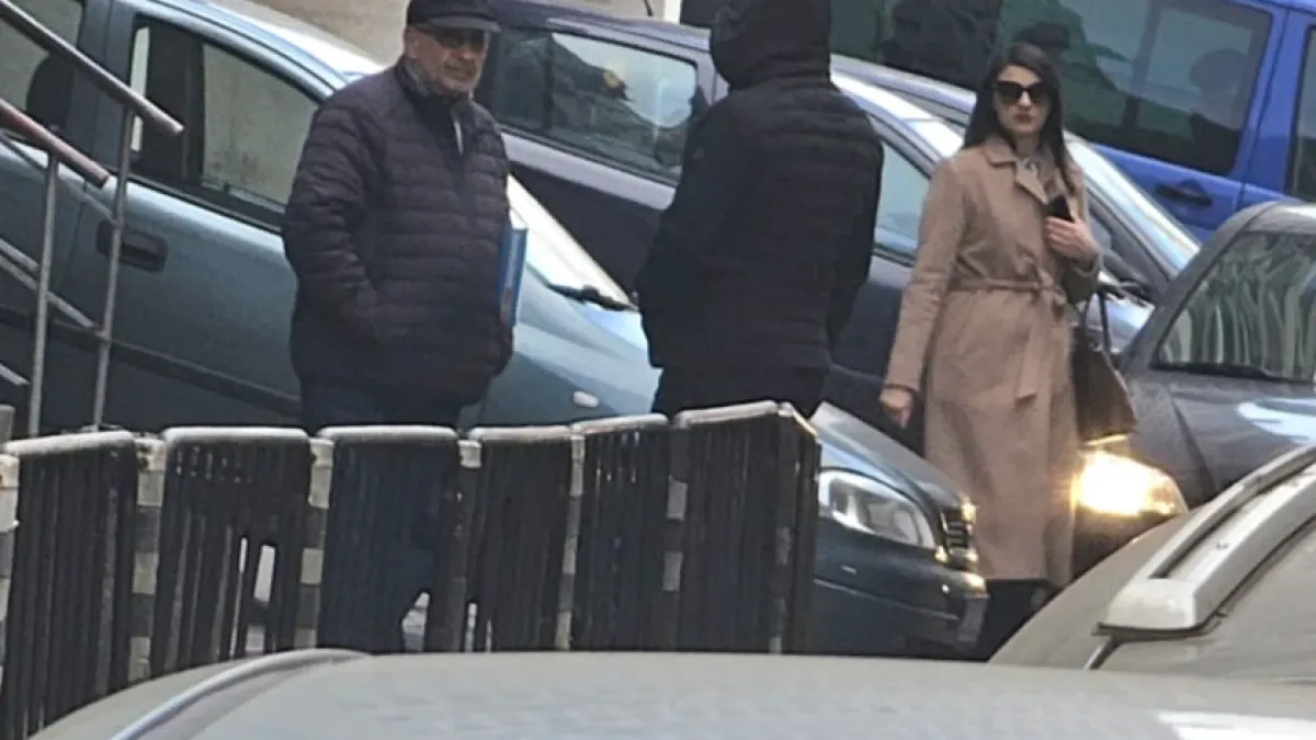 Лена се кротна в СДВР, няма и помен от "сивия кардинал" СНИМКИ