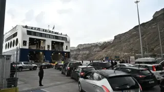 На помощ: Ето какво праща Турция в Санторини заради земетресенията 