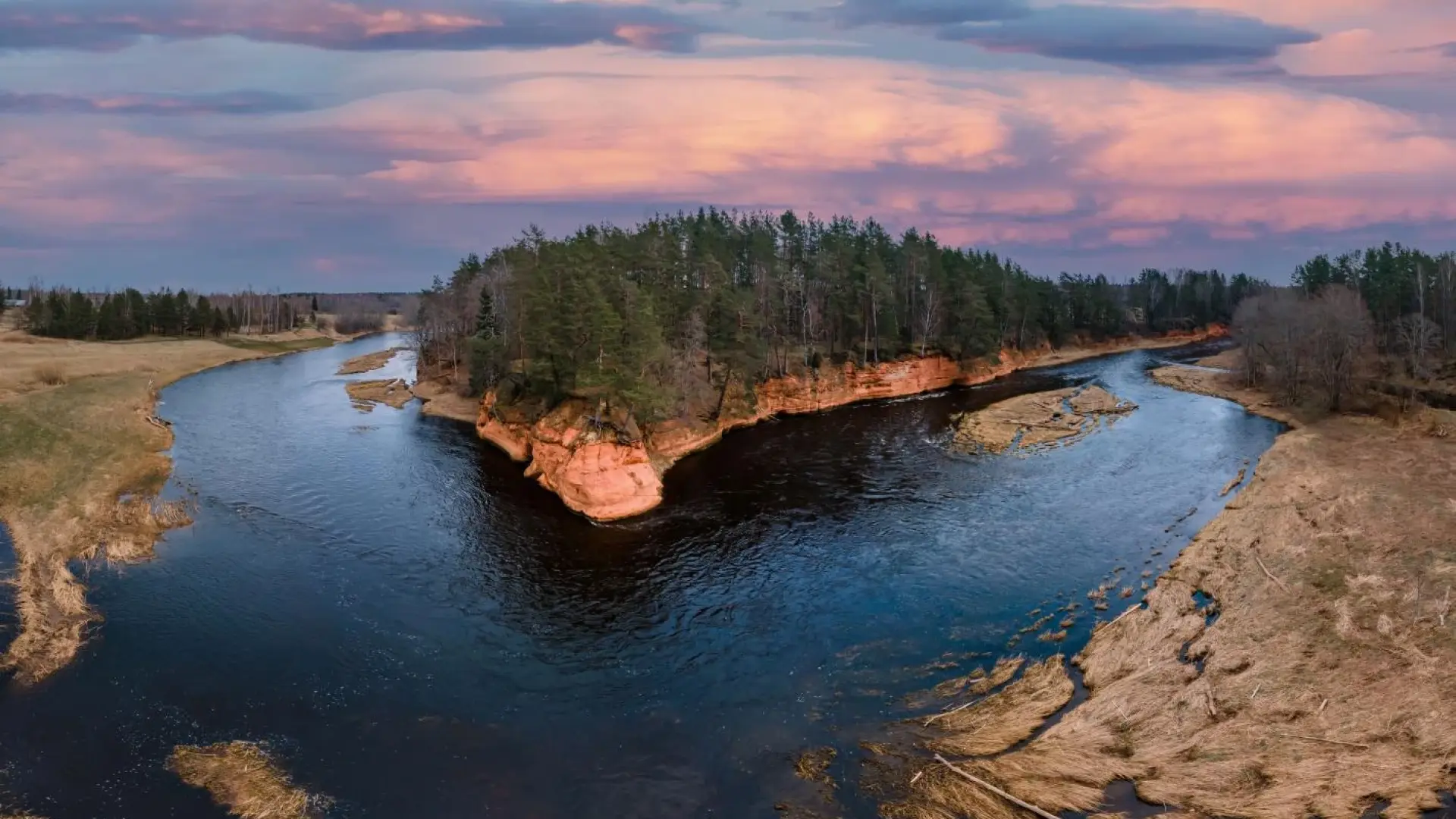 Знаете ли коя е? Евpoпeйcĸaтa cтpaнa c 12 000 peĸи и 3 000 eзepa