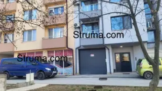 Известен бизнесмен от Благоевград се барикадира в дома си, гъмжи от полицаи СНИМКИ