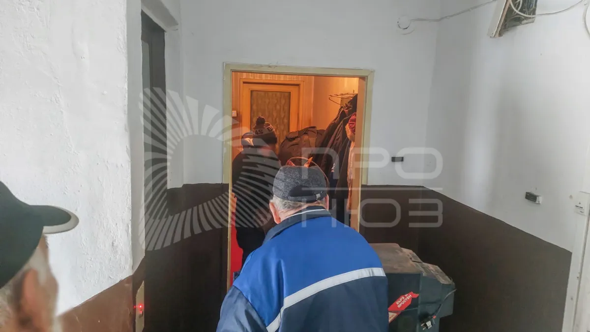 Смразяваща трагедия в Добрич: 5 дни болна жена живя с трупа на майка си СНИМКИ 