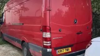 Куриоз: Този микробус е изряден в Англия, но не у нас, каква е причината ВИДЕО
