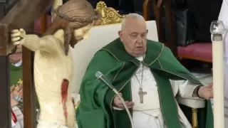 Папата е зле, спешно прекъснаха неделната проповед