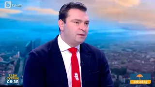 Калоян Паргов показа вратовръзката си и отсече: Играя, за да спечеля! 