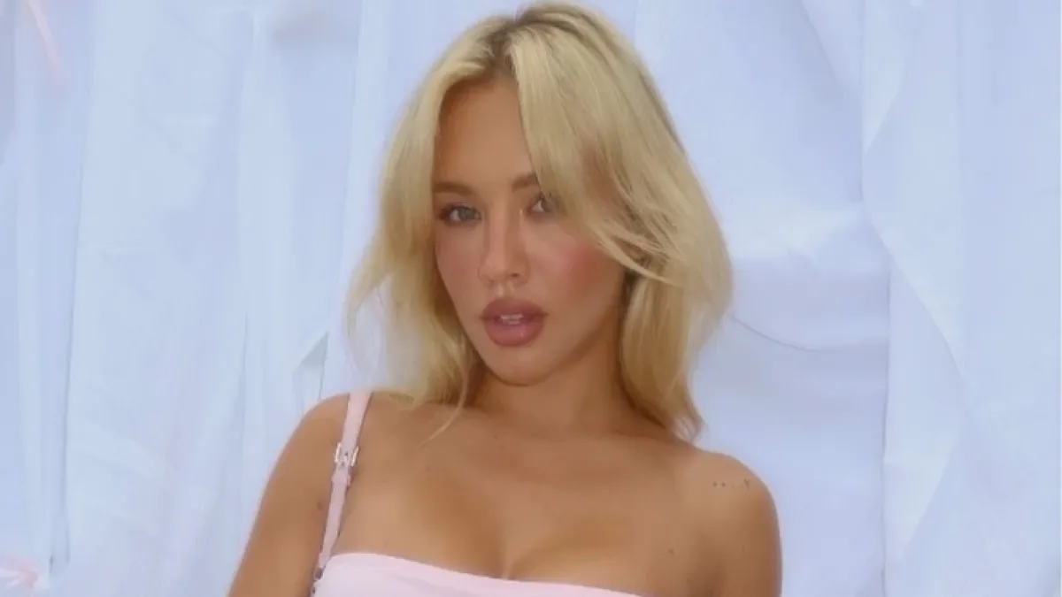 Фитнес моделка развя огромни гърди, разкостиха я СНИМКИ 18+