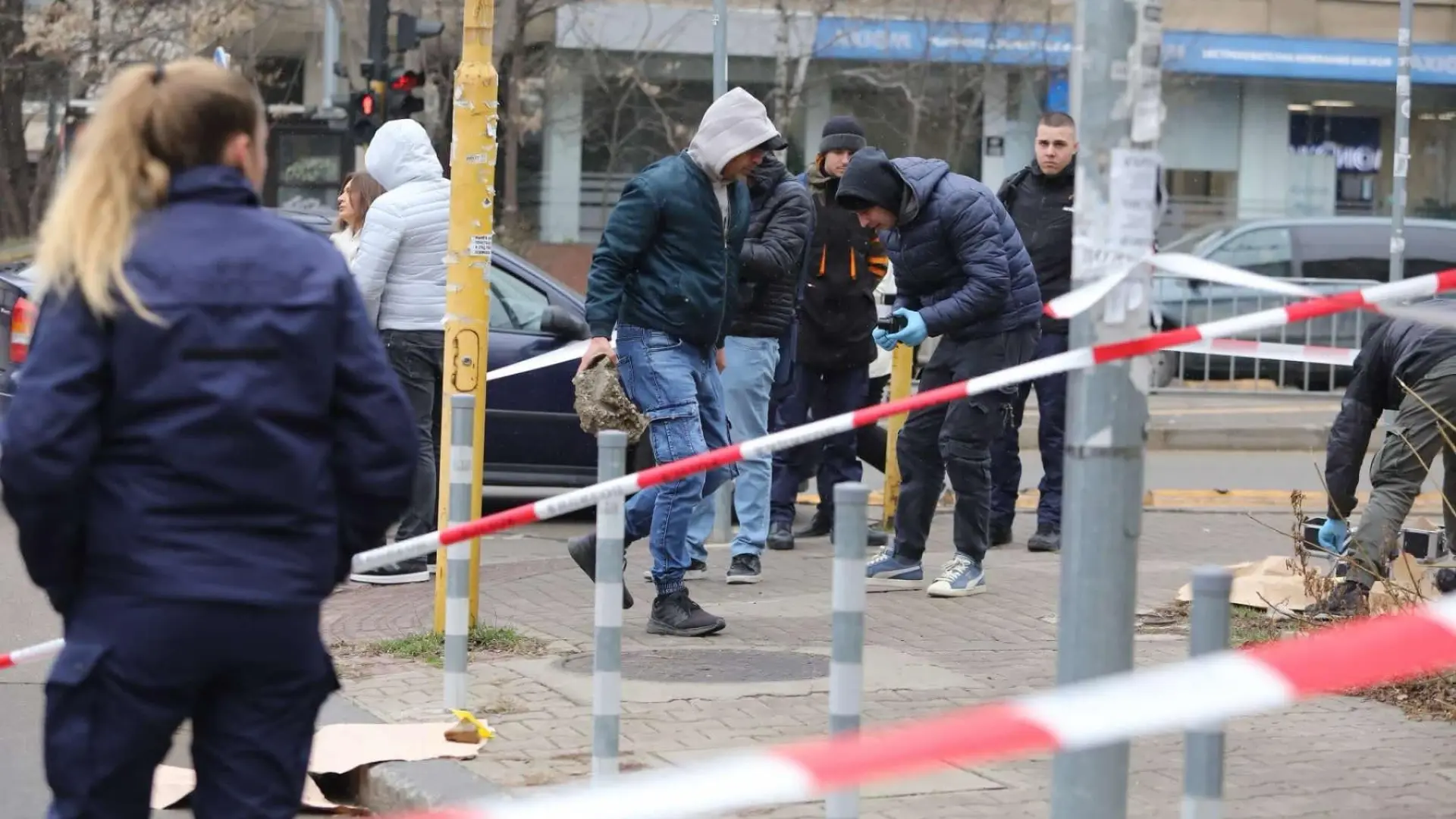 Кошмарно дежавю: Мъж напада хора с нож в София