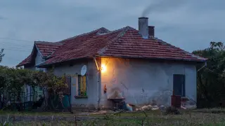 Стихотворенията, които трябва да знаем: "Да се завърнеш в бащината къща" - Димчо Дебелянов