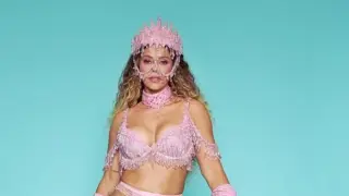 42-годишната актриса потанцува публично с разголени задни части ВИДЕО 18+