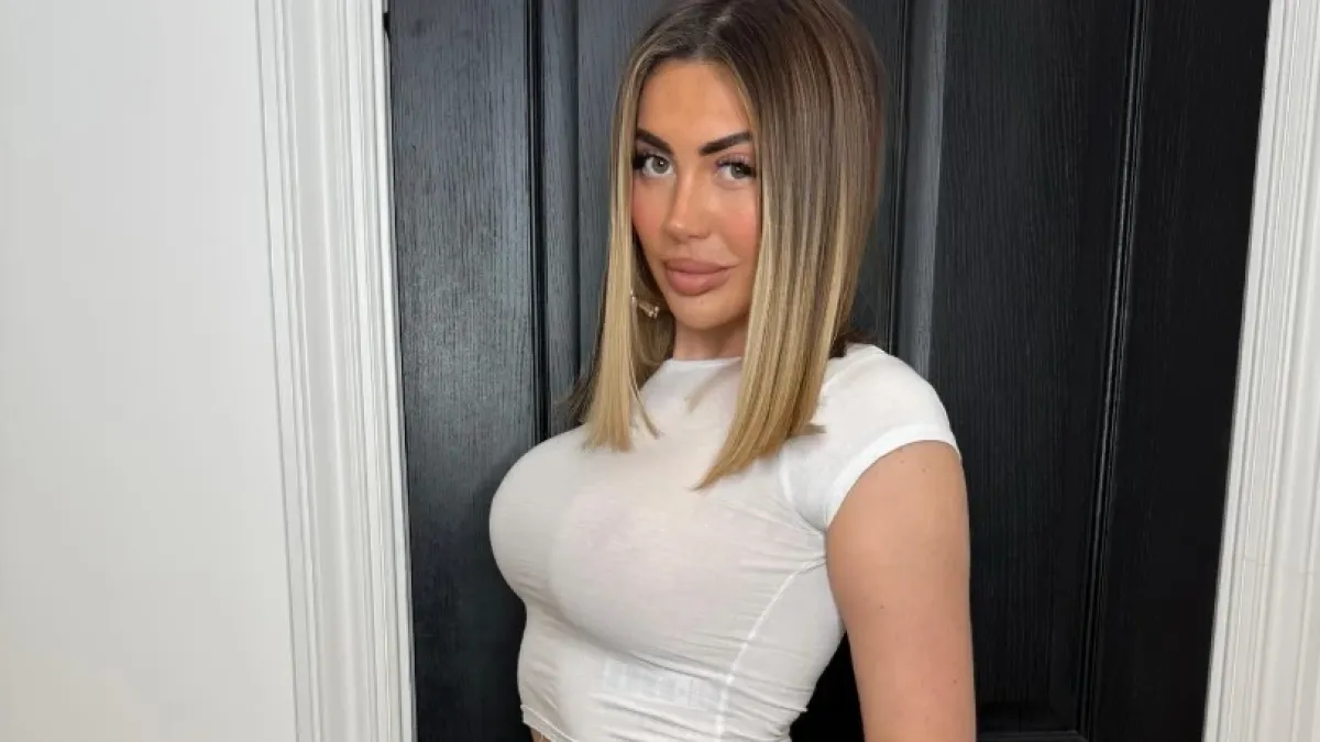 Популярна тв звезда показа целулит по бански СНИМКИ 18+