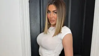 Популярна тв звезда показа целулит по бански СНИМКИ 18+