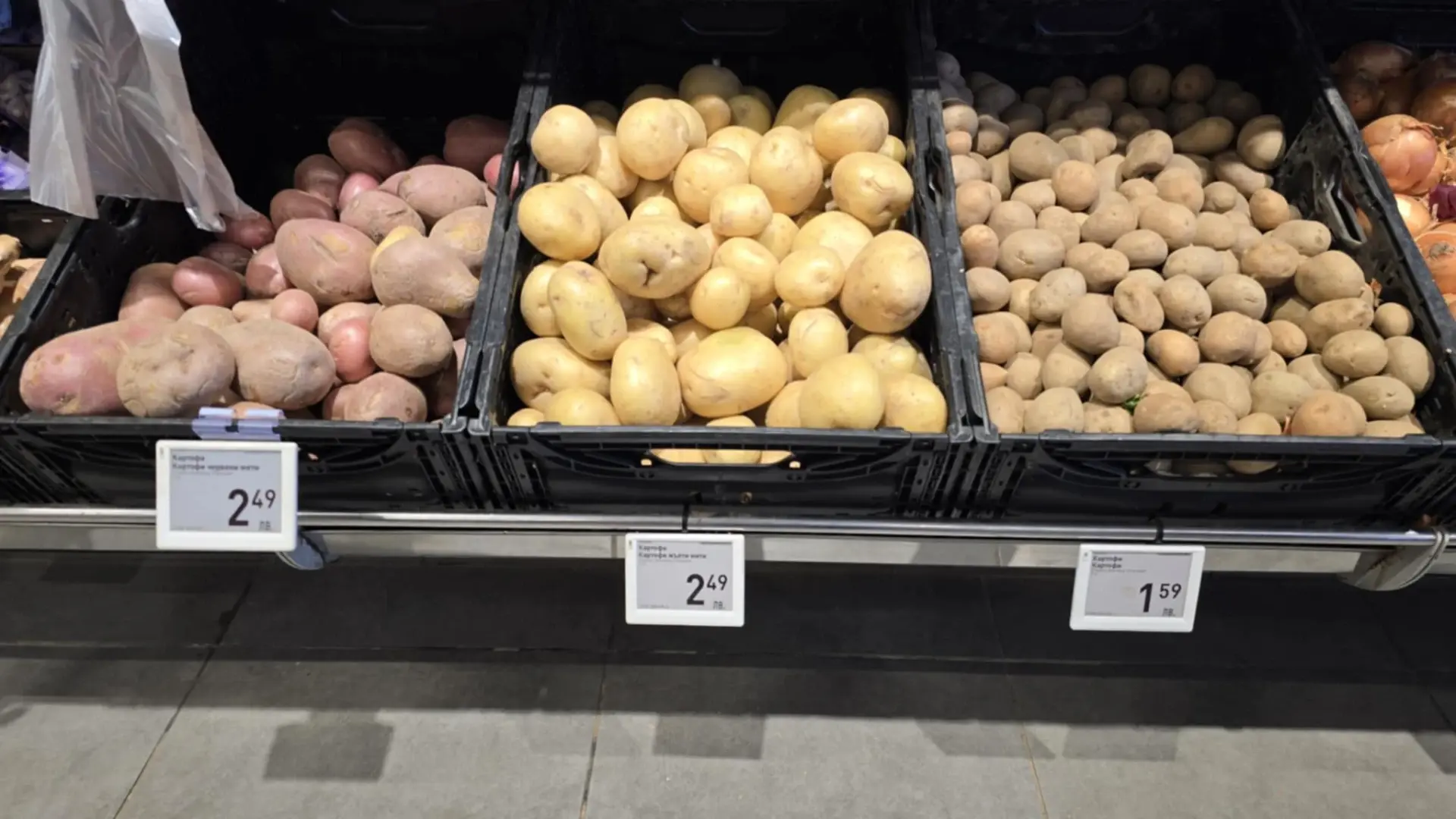 Тази СНИМКА с 3 вида картофи и цената им подпали мрежата