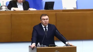 Костадин Ангелов: Реанимирахме ПВУ, ще се справим и с "Лукойл"