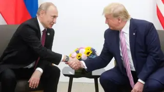 Bloomberg: Разговорът на Тръмп с Путин сигнализира, че той „предава“ Украйна
